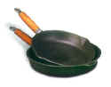 cast_iron_wood_frying_pan.jpg (9234 bytes)